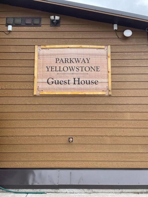 Parkway Yellowstone Guest House Room #2 Gardiner Exteriör bild